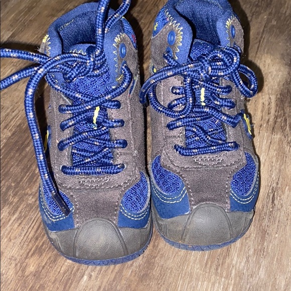 Paw Patrol Boots size 5 - Picture 2 of 4